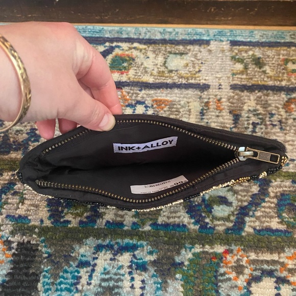 Beaded leopard print clutch - Picture 2 of 4